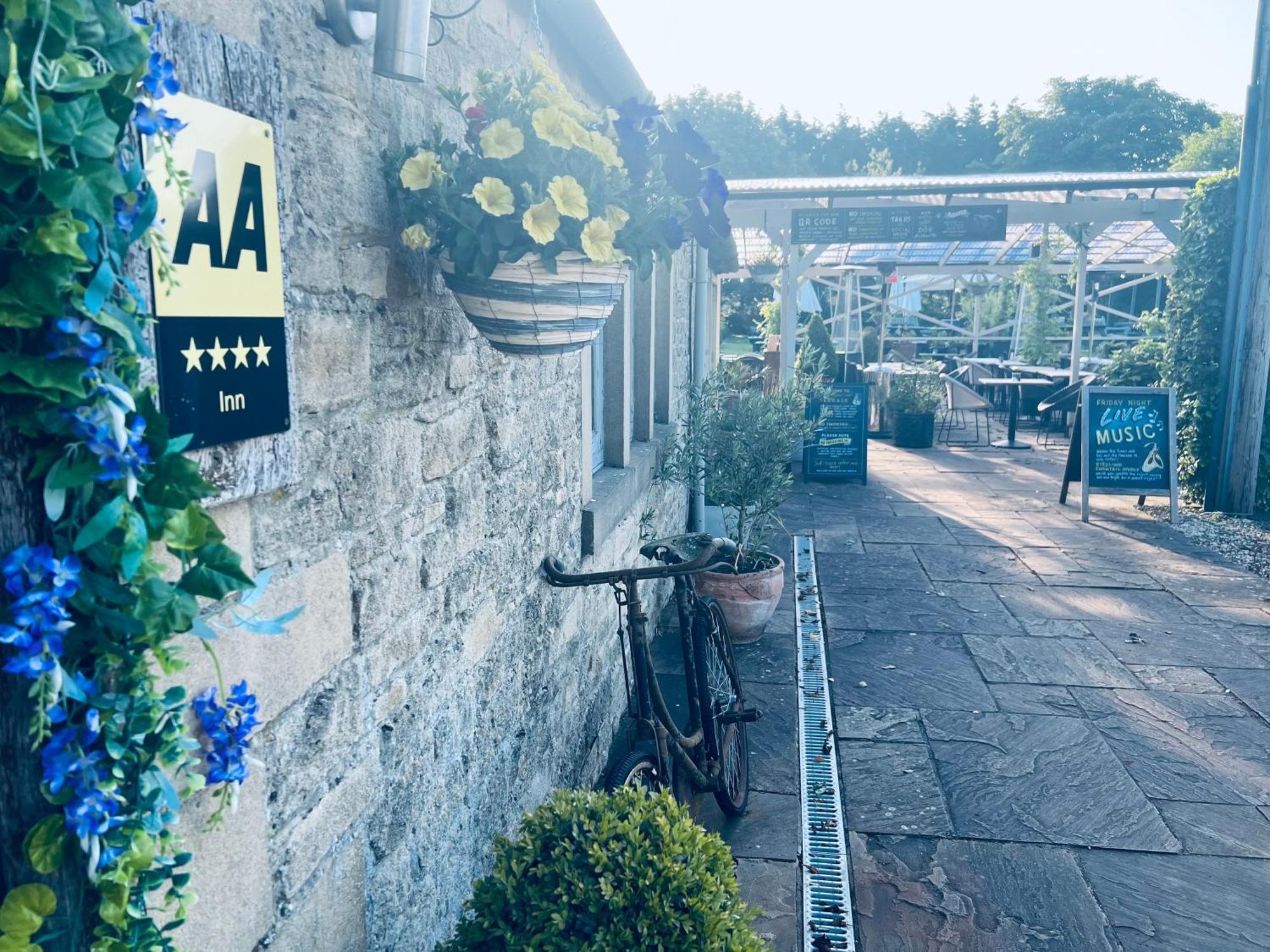 The Ragged Cot Hotel Minchinhampton Exterior photo