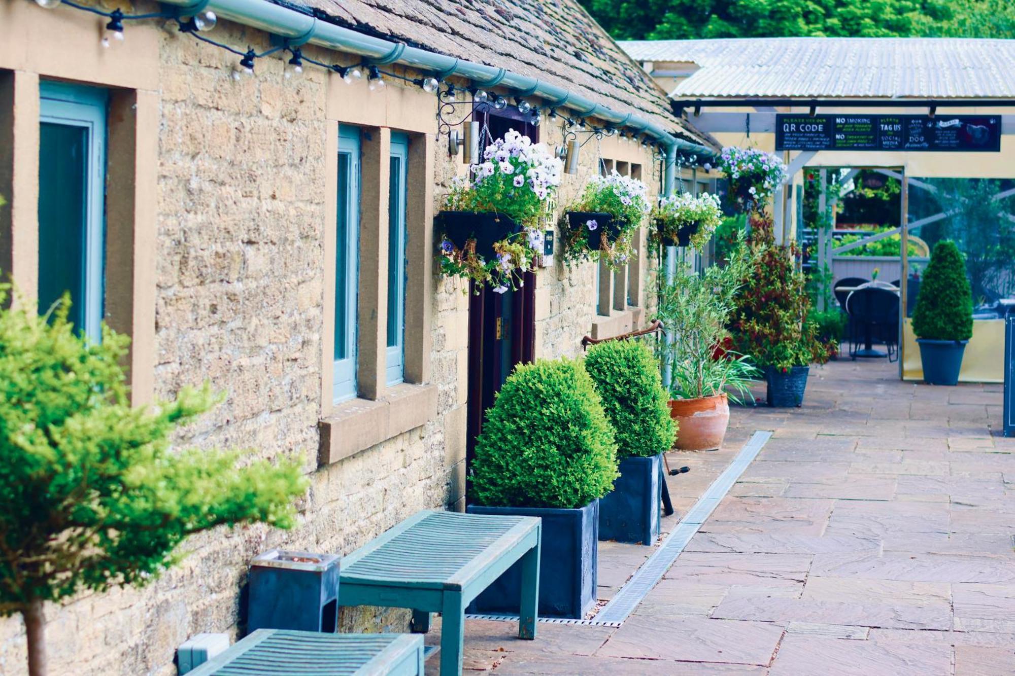 The Ragged Cot Hotel Minchinhampton Exterior photo
