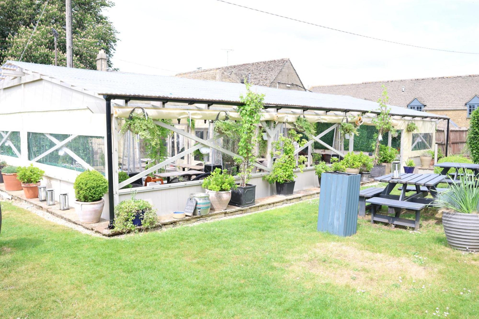 The Ragged Cot Hotel Minchinhampton Exterior photo